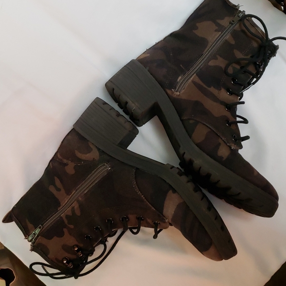 ❤️3/$30 Camouflage combat boots 7.5 - Picture 3 of 13